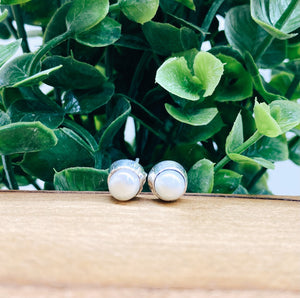 Sterling Silver: Pearl Studs
